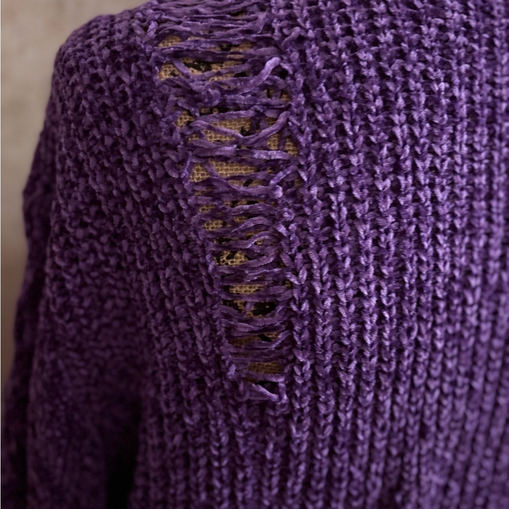 Select Trend  Sweater with ‘Distressed’ Back - Picture 10 of 10